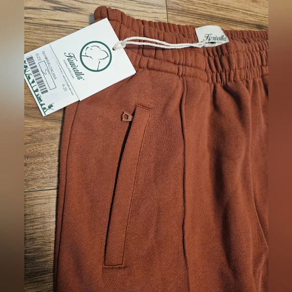 Kuwallatee Sweatpants - Picture 5 of 7